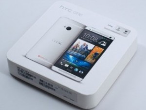 HTC One mini официально вышел.