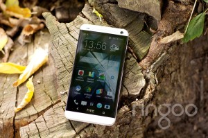 Какой экран у HTC One Dual sim?